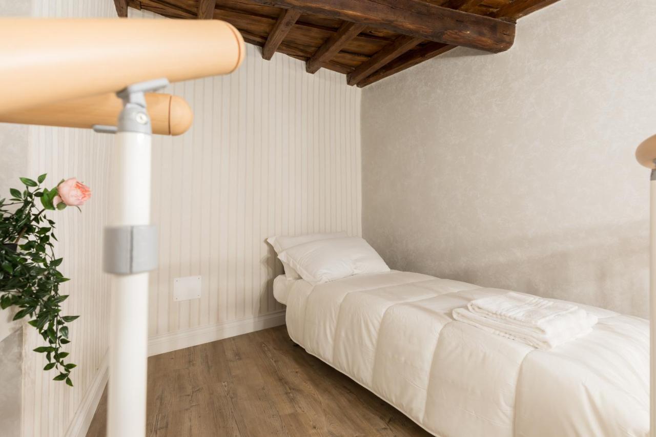 Apartment Pantheon Escape *